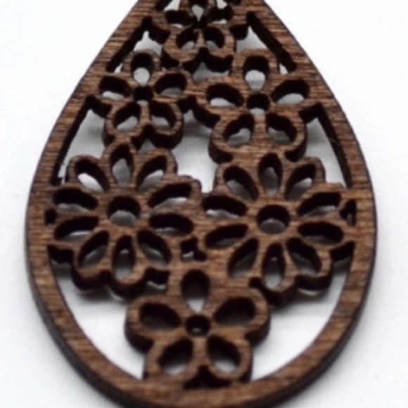 Wooden statement earrings - Picture 4 of 5